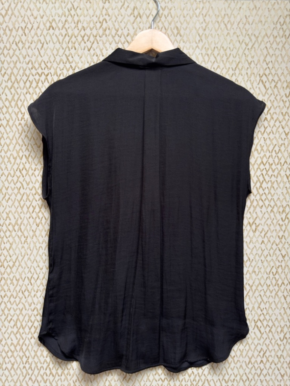 Nine West Black Sleeveless Button Down Shirt Blouse Minimal Chic XS - Picture 8 of 9
